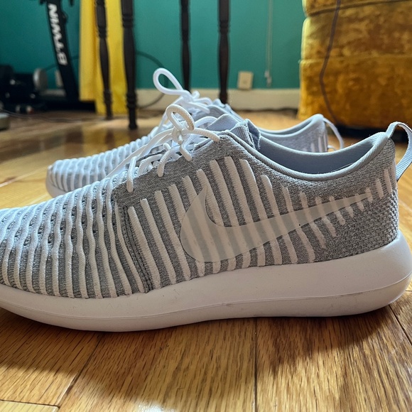 Nike Roshe Two Flyknit Women’s Size 10 Sneakers - Picture 6 of 6